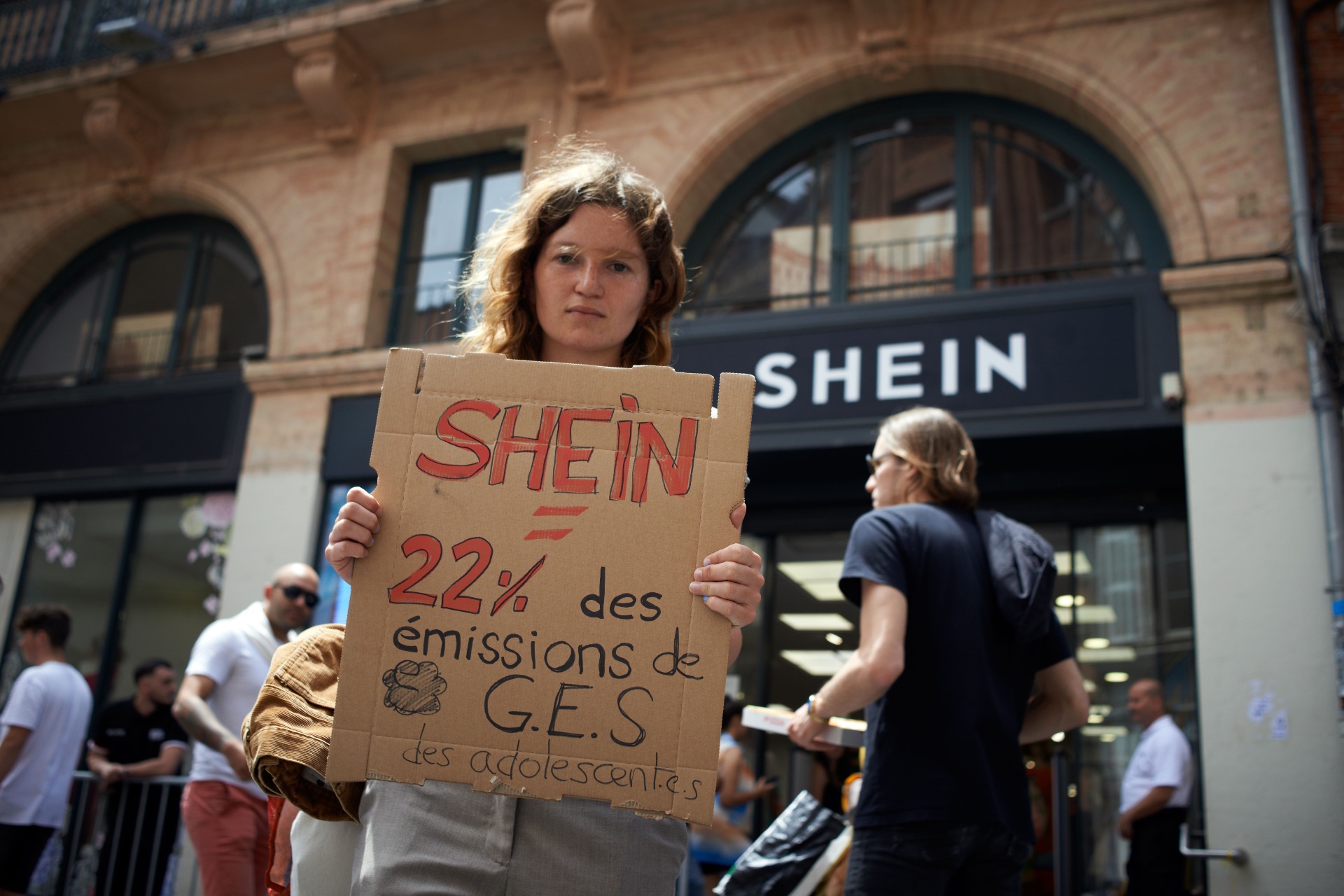 快時尚品牌 ZARA、H&M、Uniqlo、SHEIN 都在「慢下來」!永續轉型推舊衣回收、環保面料、元宇宙行銷...2030年快時尚將被淘汰?