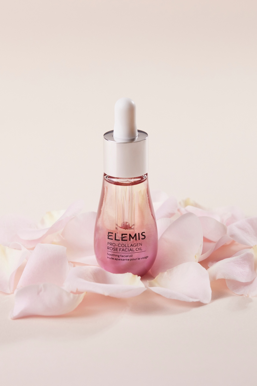 埃及豔后、武則天都為之瘋狂的美容聖品？玫瑰保養品保濕修護、療癒香氣一次Get！ELEMIS 愛莉美全新海洋膠原玫瑰 緊緻精華乳霜，將整座英倫花園放在梳妝台上！