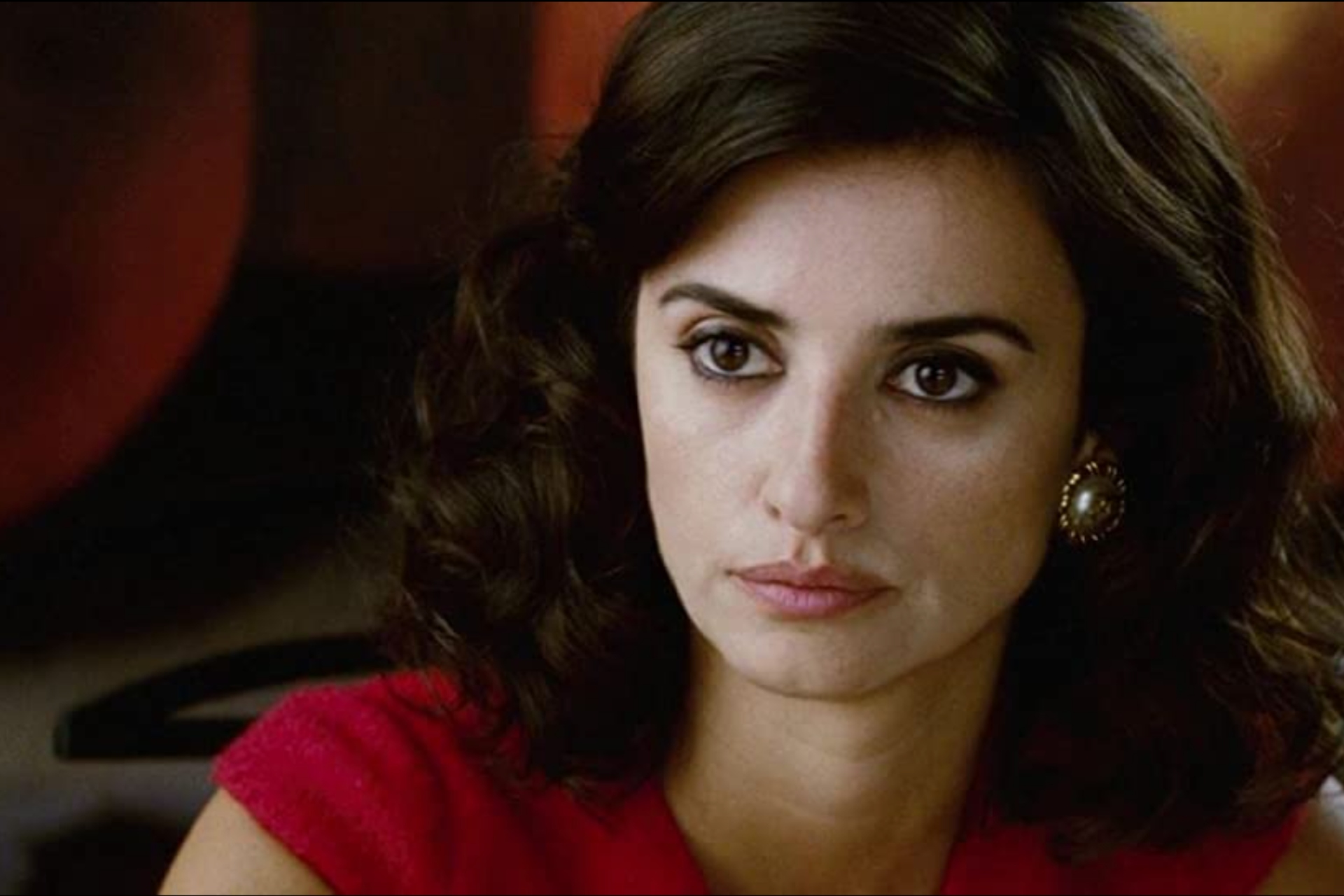 悄悄告訴她》、《完美女人》阿莫多瓦Almodóvar Caballero 電影勝利方程式，卡門・莫拉、潘妮洛普...女性是最關鍵的元素！