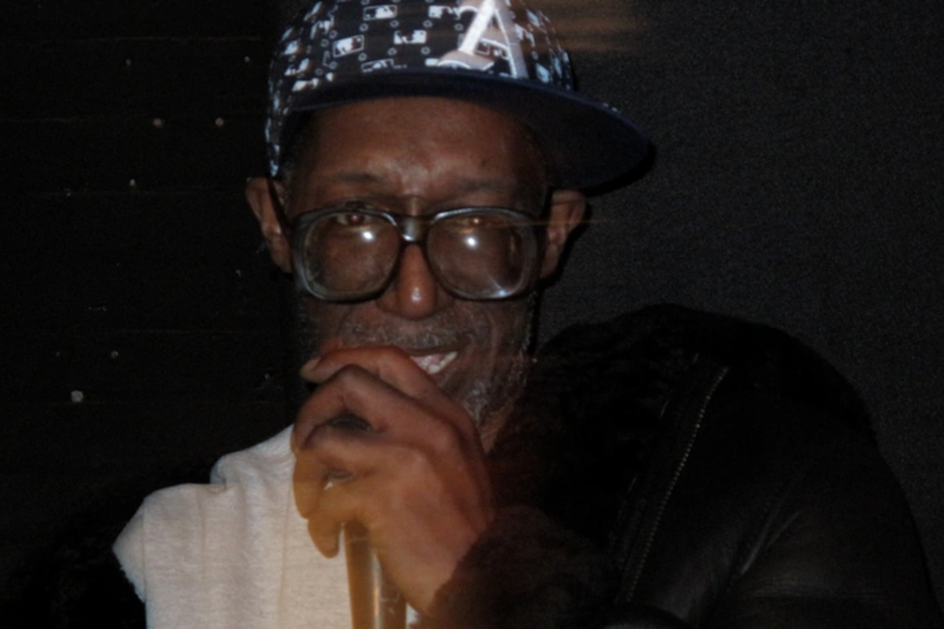 Coca cola бутылка. Американские производители колы. Индийские рэп исполнители. Пародия кока колы. Coke rocking wrong.