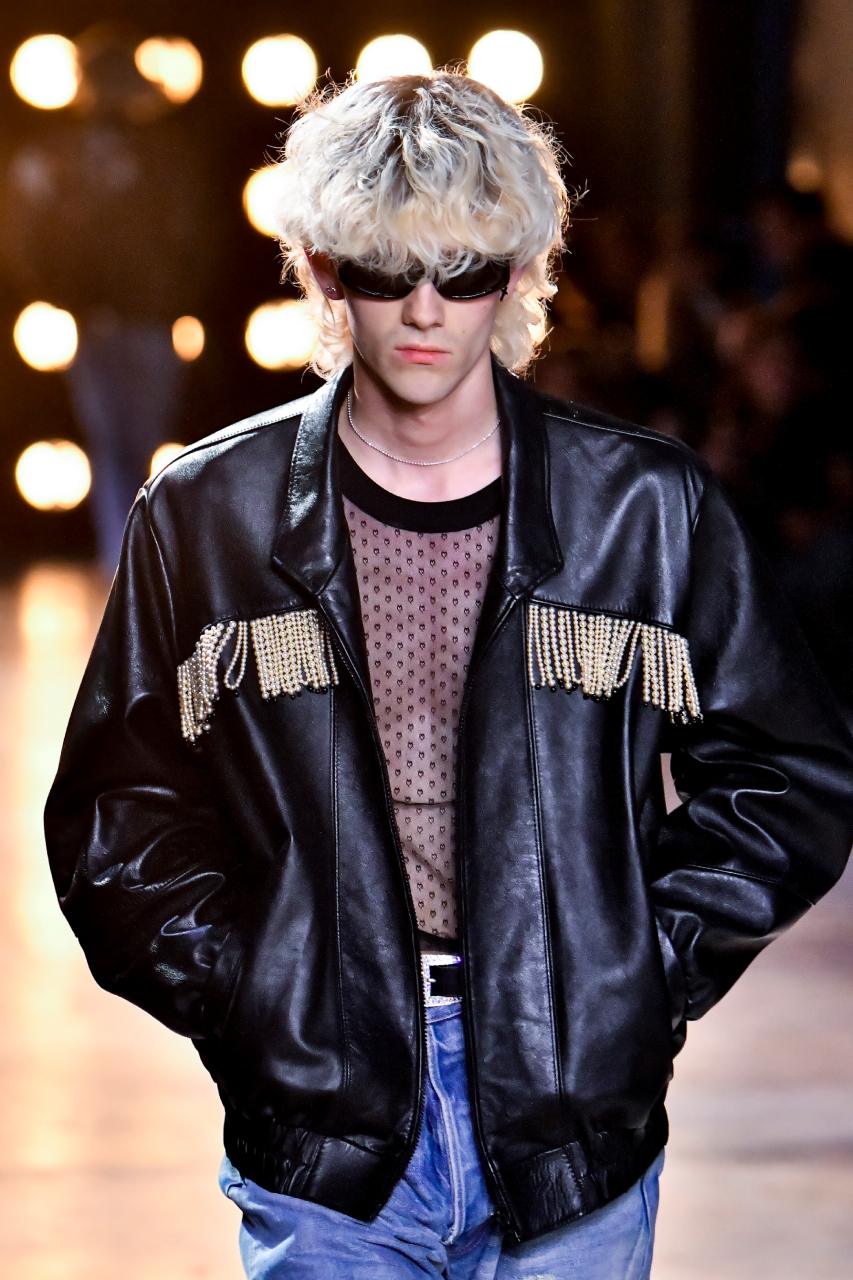 浮誇時尚新樣貌！看CELINE、VETEMENTS…4大品牌跟緊趨勢關鍵詞：AI 人工