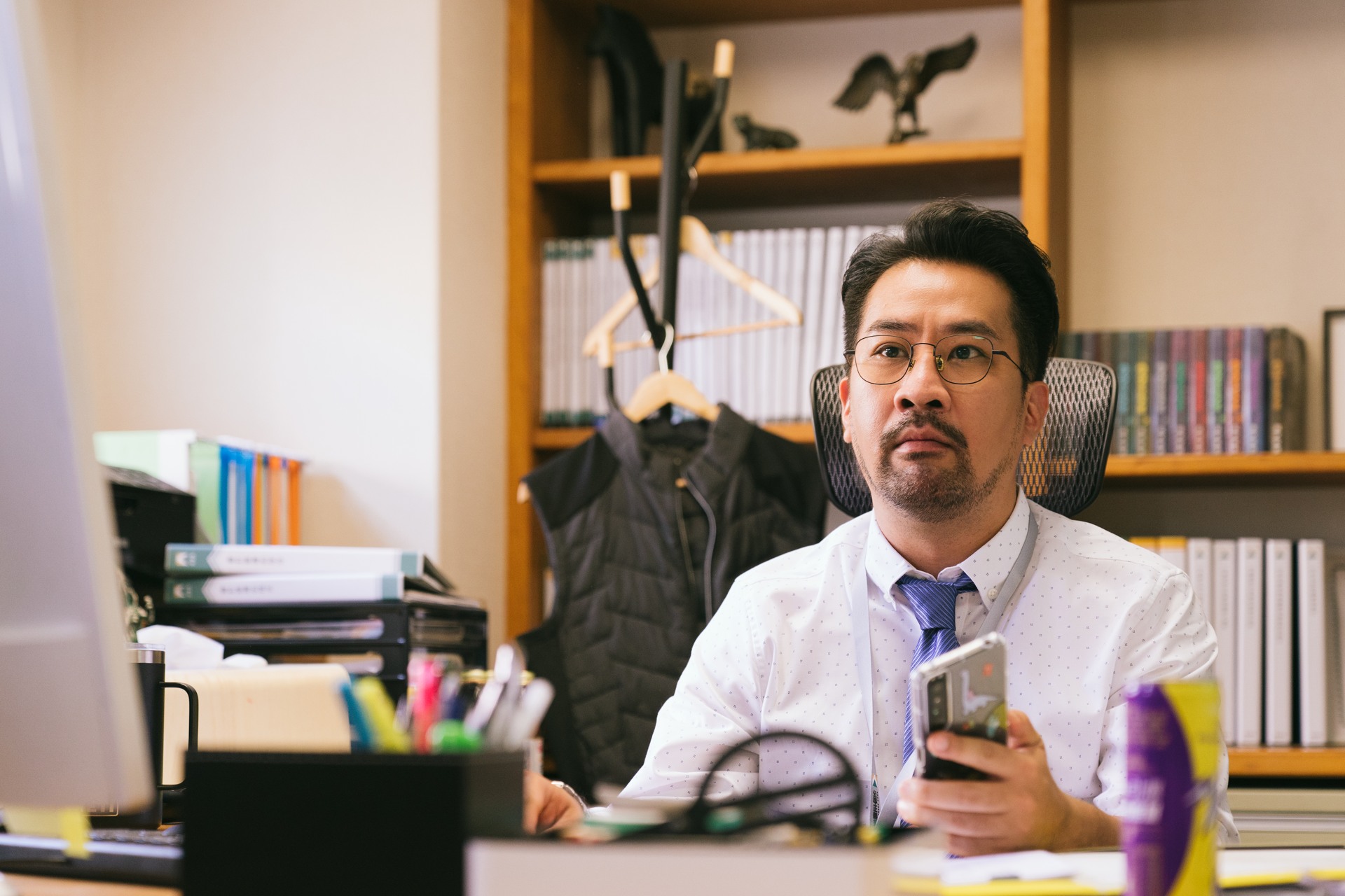 上班偷懶也能提高工作效率?職場懶人之道社畜必學,上廁所就是你的黃金 me time!