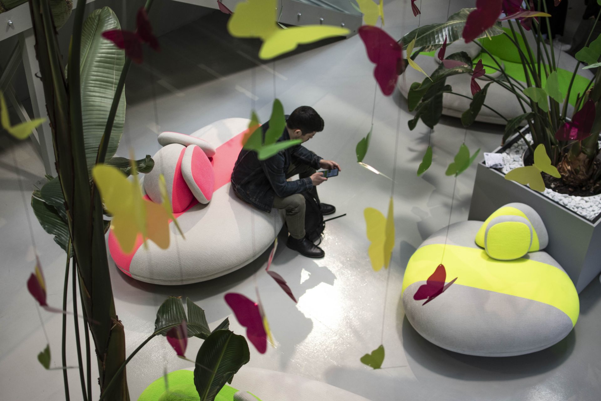 2024米蘭設計週7大品牌創意亮點:Bottega Veneta、LOEWE、Loro Piana...省思經典符碼、探索科技未來是設計趨勢!